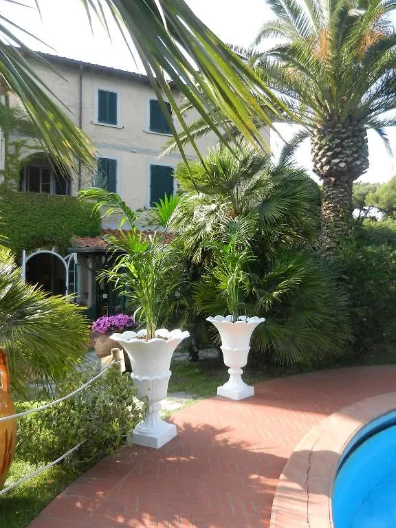 Hotel Villa Maremonti Marina di Massa 4*,